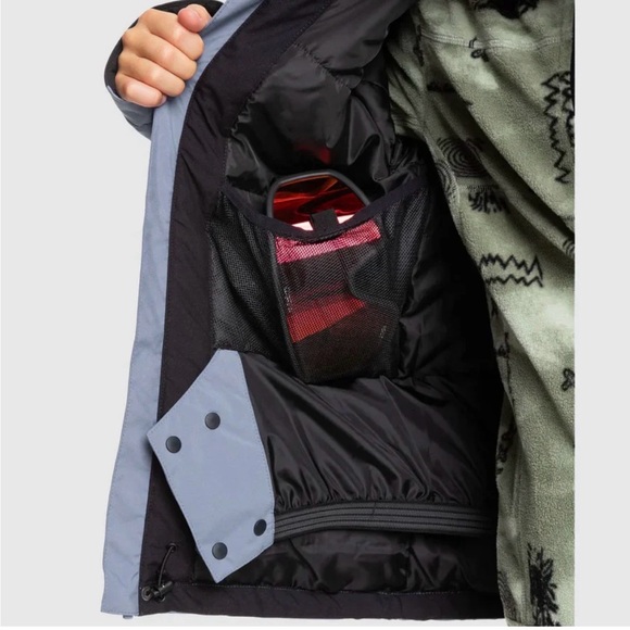 Quiksilver Mission Block Kids' Puffer Jacket for snowboard or ski - Picture 2 of 4